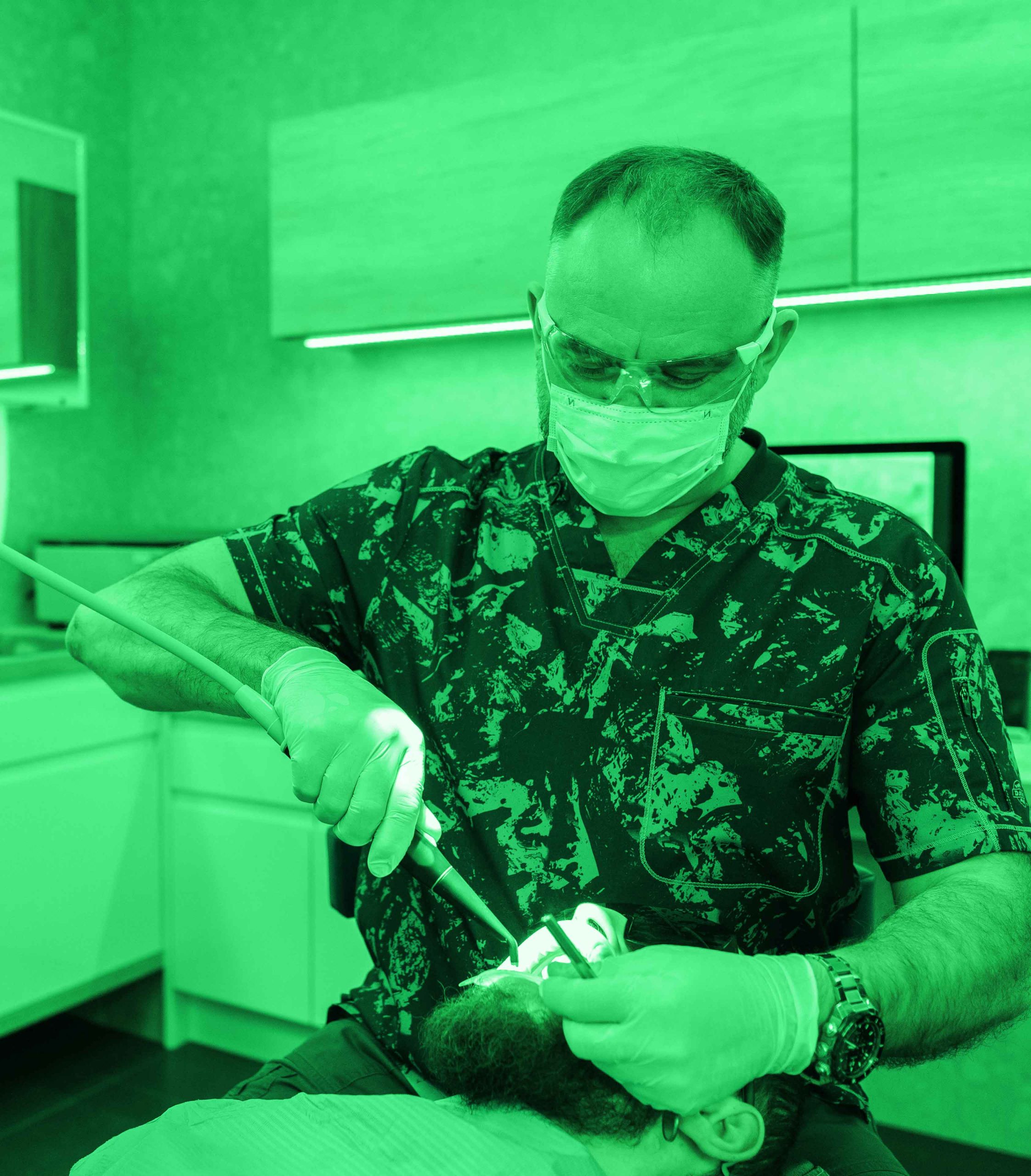 Consult pentru recomandare radiografie si tomografie dentara